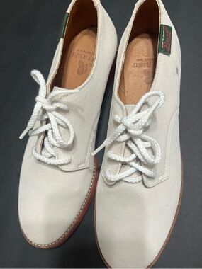 G.H. Bass & Co. Cream Suede Lace-Up Flats